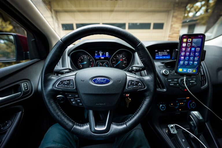 Veilig en comfortabel rijden met de juiste telefoonhouder voor in de auto