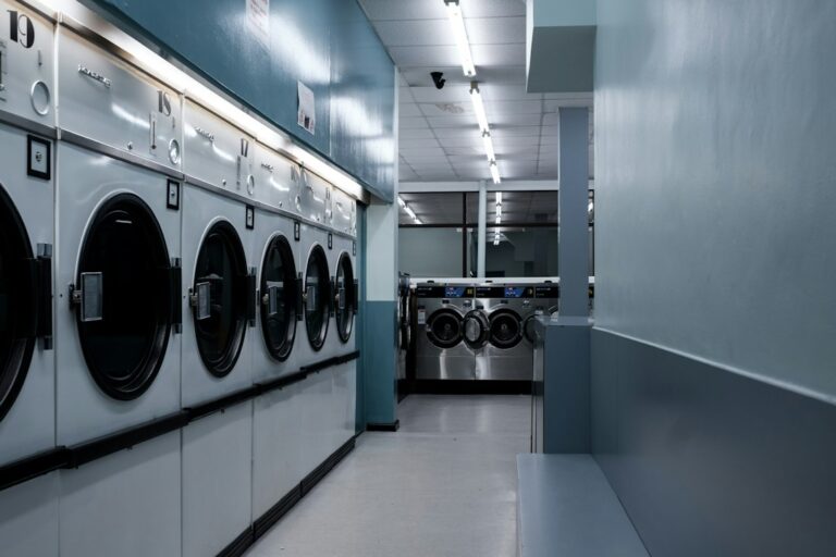 Wasmachine water loopt niet weg: oorzaken en oplossingen